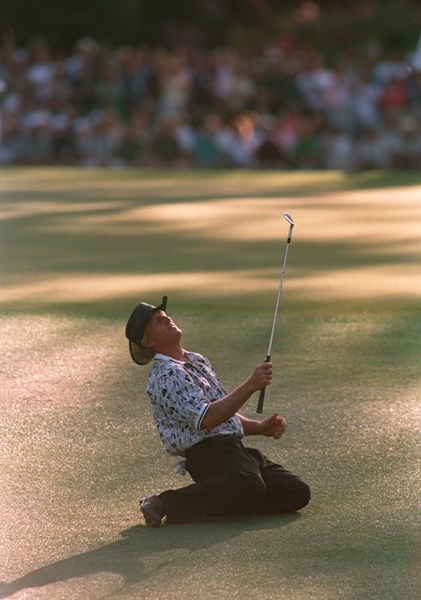 1996年 マスターズ 最終日 グレッグ・ノーマン 1996年「マスターズ」最終日、ノーマンはまさかの大失速でグリーンジャケットに手が届かず (Stephen Munday/ALLSPORT via Getty Images)