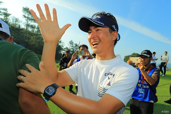 石川遼の左手薬指に輝く結婚指輪※写真は2019年「日本プロゴルフ選手権」