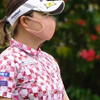 ウエアに合わせてピンクのマスクで 2021年 ダイキンオーキッドレディスゴルフトーナメント 3日目 東浩子