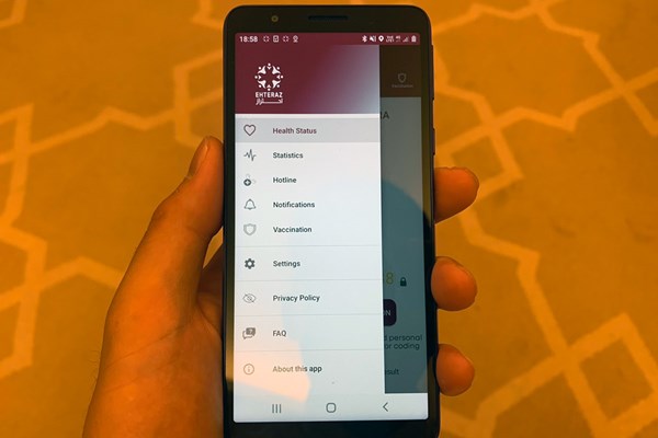 2021年 コマーシャルバンク カタールマスターズ 事前 カタールで購入したスマートフォン。画面が健康チェックのアプリです