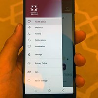 カタールで購入したスマートフォン。画面が健康チェックのアプリです 2021年 コマーシャルバンク カタールマスターズ 事前