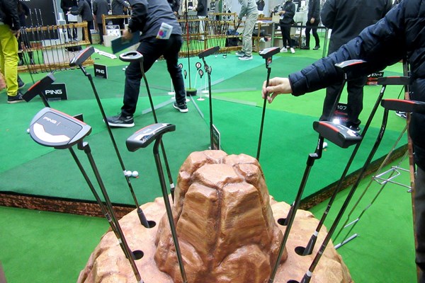 2021年 ジャパンゴルフフェア ピン「2021」パター ピンはブース内に広々とした最新パターの試打スペースを設置
