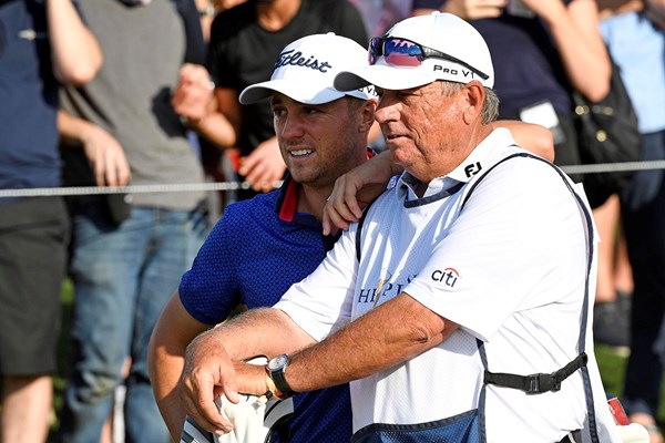 まだまだ血気盛んな27歳をベテランキャディ、ジミー・ジョンソンさんが支える(Stan Badz／PGA TOUR via Getty Images)