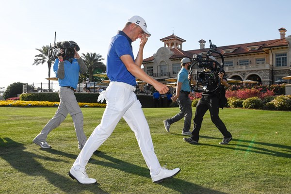 2021年 ザ・プレーヤーズ選手権 4日目 ジャスティン・トーマス 優勝したジャスティン・トーマス。カメラが一挙一動を追う(Ben Jared／PGA TOUR via Getty Images)