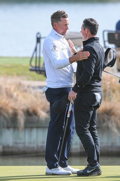 ポ―ルター（左）は初戦でマキロイに大勝 (Ben Jared/PGA TOUR via Getty Images)