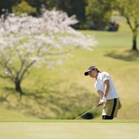 桜バックにアプローチ 2021年 アクサレディスゴルフトーナメント in MIYAZAKI 2日目 福山恵梨