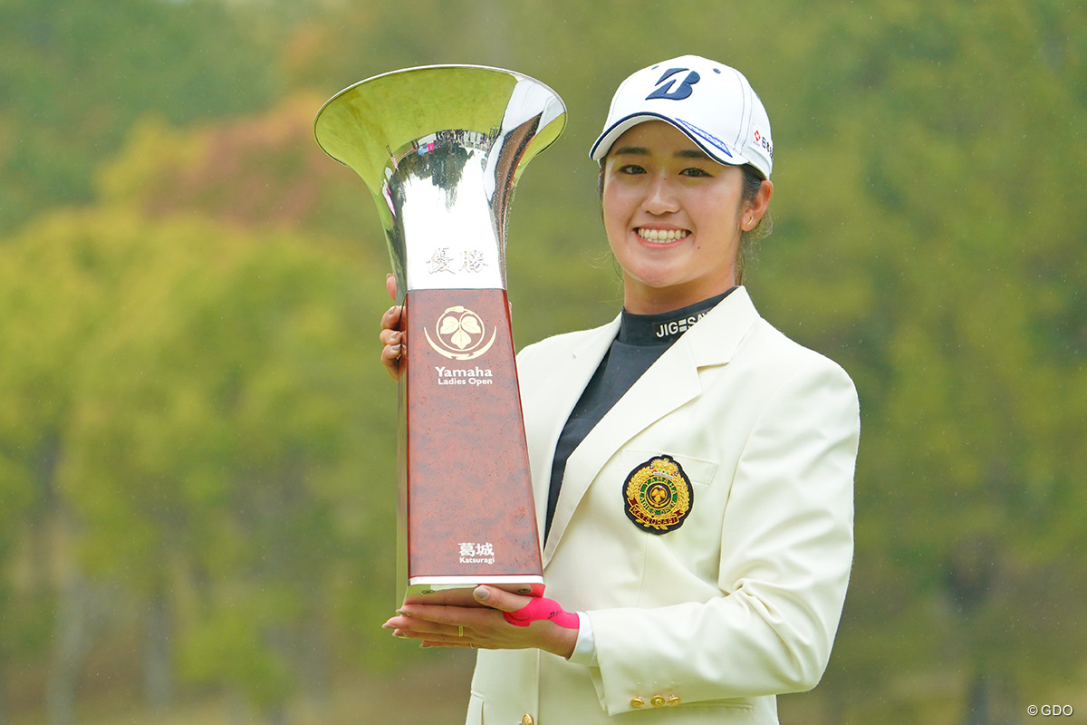 稲見萌寧が逆転で4勝目 19歳山下美夢有は完全V逃す【国内女子ツアー