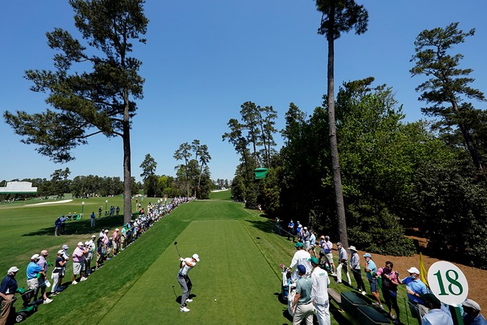 開幕2日前の練習ラウンド。18番でティショットを放つスピース（提供：Augusta National Golf Club） 2021年 マスターズ 事前 ジョーダン・スピース