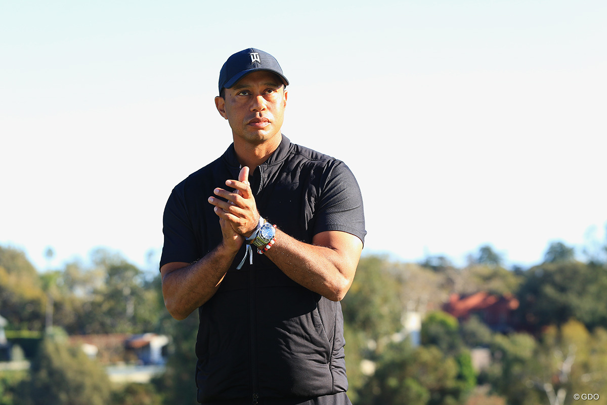 ウッズが松葉づえ姿を投稿 事故後初めて写真を公開