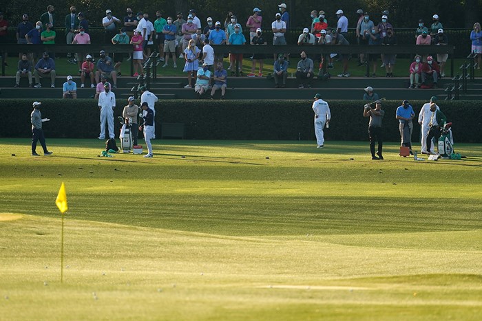 練習ラウンドを見詰めるパトロンたち（提供：Augusta National Golf Club） 2021年 マスターズ 事前 カルロス・オルティス フィル・ミケルソン