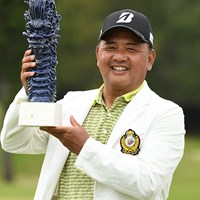 寺西明が開幕戦を制した(提供：日本プロゴルフ協会) 2021年 金秀シニア 沖縄オープンゴルフトーナメント 最終日 寺西明