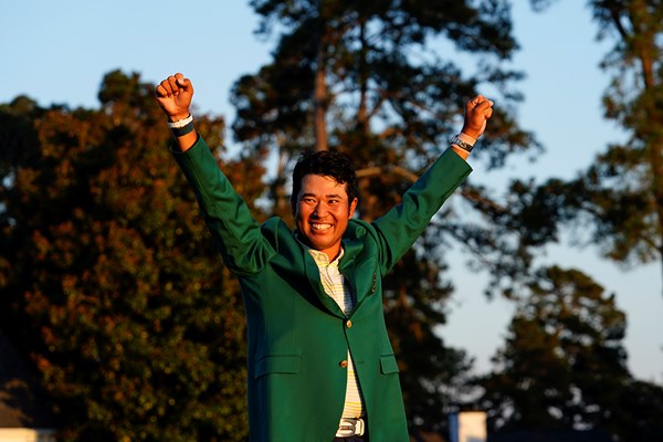 2021年 マスターズ 4日目 松山英樹 日本人として、アジア勢として初めてグリーンジャケットにそでを通した（提供：Augusta National Golf Club）
