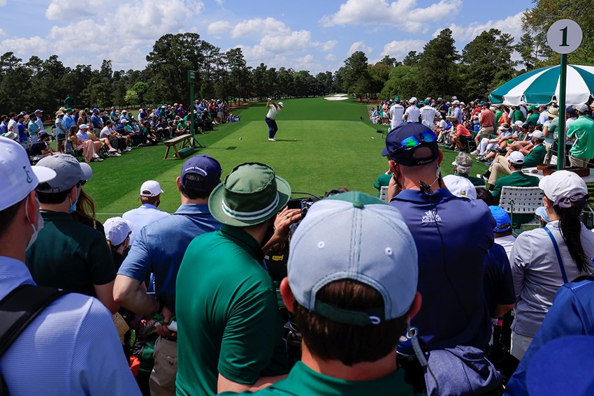 最終日の最初のショットを放つ松山英樹 提供 Augusta National Golf Club 21年 マスターズ 4日目 松山英樹 フォトギャラリー Gdo