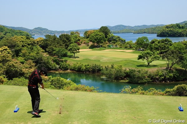 2010年 日本プロゴルフ選手権大会 日清カップヌードル杯 2日目 石川遼 初心者なら石川君じゃなくて池川君になっちゃうロケーション…池じゃねーって。海だぞ！