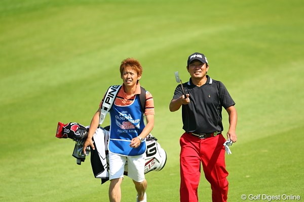2010年 日本プロゴルフ選手権大会 日清カップヌードル杯 2日目 塚田好宣 あはあは！こっち撮ってるよー。