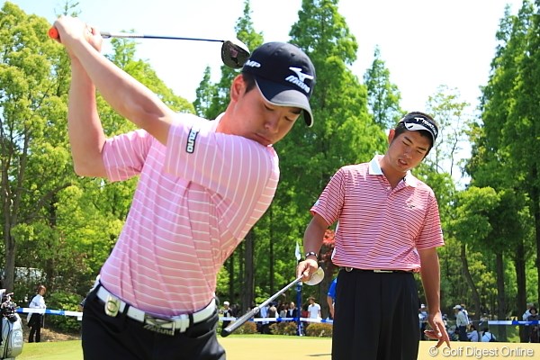 2010年 日本プロゴルフ選手権大会 日清カップヌードル杯 2日目 池田勇太 ラウンド終了後、後輩？に熱血指導する優しい勇太先輩。