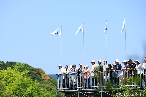 2010年 日本プロゴルフ選手権大会 日清カップヌードル杯 2日目 ギャラリー 高みの見物ったい。