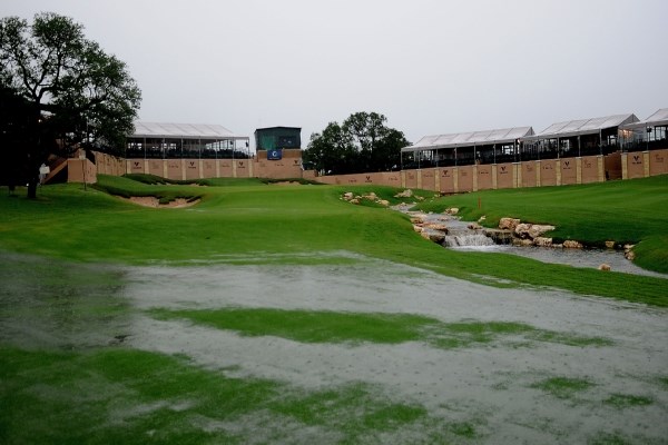 2010年 バレロテキサスオープン 2日目 コース 雨の影響によりコース状況が悪化、2日目は中止となった （Marc Feldman /Getty Images）