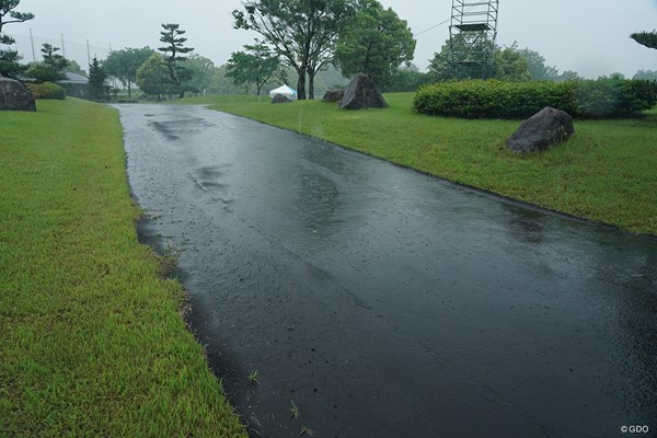 2021年 中京テレビ・ブリヂストンレディスオープン 初日 コース 朝から雨が降り続いた