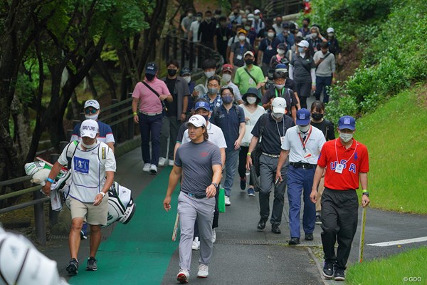2021年 日本ツアー選手権 森ビル杯 Shishido Hills 3日目 石川遼 第3ラウンドはトップスタートにも関わらず、多くのギャラリーを引き連れましたね。