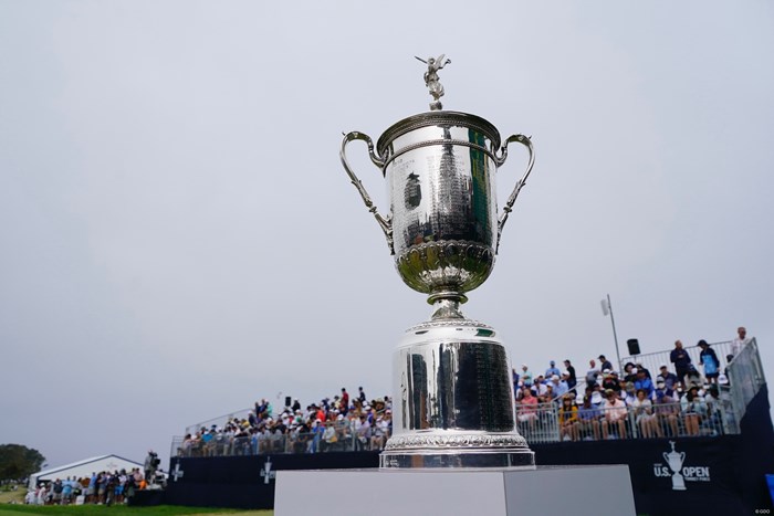 ゴルファー世界一の称号を手にするのは誰か 2021年 全米オープン 3日目 トロフィー