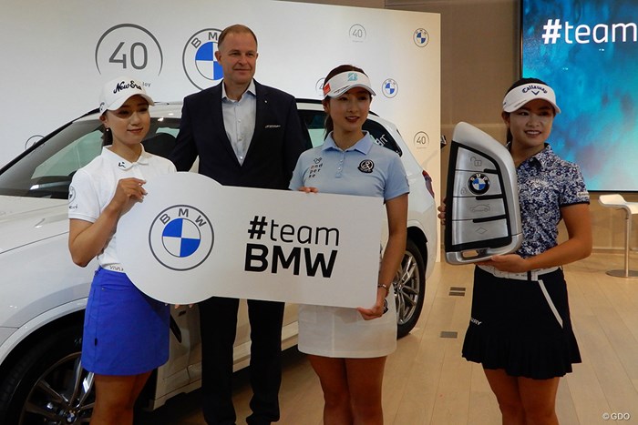 BMWとスポンサー契約を結んだ（右から）河本結、松田鈴英、宮田成華の3選手 河本結 松田鈴英 宮田成華