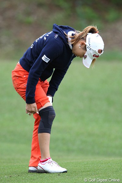 2010年 ヨネックスレディスゴルフトーナメント 初日 上田桃子 足が痛むのでしょうか
