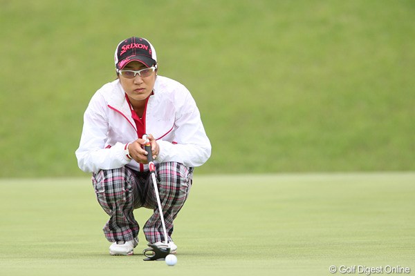 2010年 ヨネックスレディスゴルフトーナメント 初日 藤本麻子 Happy Birthday！ 今日のディナーは何にしようかな