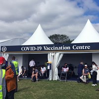 コース内のワクチン接種センター。案内されたイスに座ったら、30分ほどで完了する 2021年 全英オープン 3日目 ワクチン接種センター