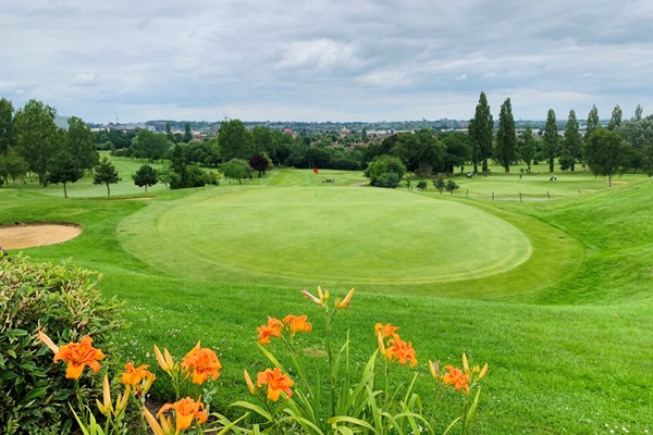 2021年 ガレス・ベイル カズーオープン 事前 英国のゴルフ場 ひとりでプレーしたロンドンのゴルフ場。古くても味がある！