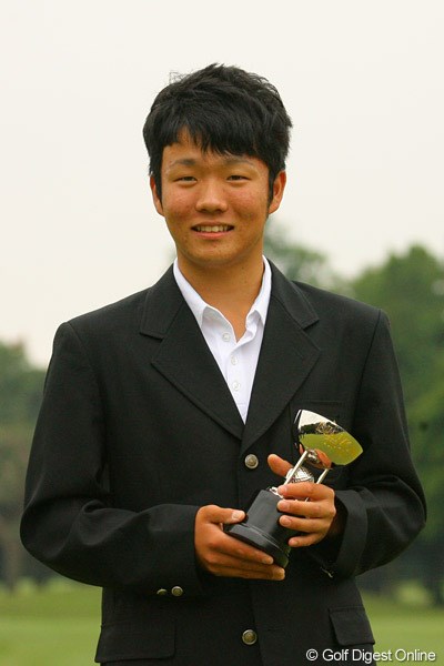 2010年 ダイヤモンドカップゴルフ 最終日 浅地洋祐 9位タイでベストアマを獲得した浅地洋祐。プロと互角に戦える自信をつけ今後が期待される