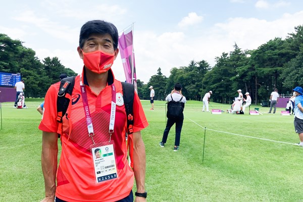 ゴルフ会場を訪れた日本代表選手団の尾縣貢総監督