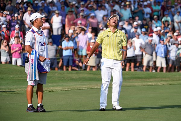 2ホール目で敗れて悔しさをあらわにした（Tracy Wilcox/PGA TOUR via Getty Images)