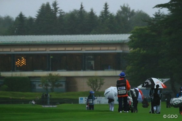 2021年 NEC軽井沢72ゴルフトーナメント クラブハウス 大会2日目は悪天候で中止。36ホールの短縮競技へ