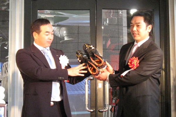 アンダーアーマー直営店に巨人軍の阿部らアスリートが集結 NO.6