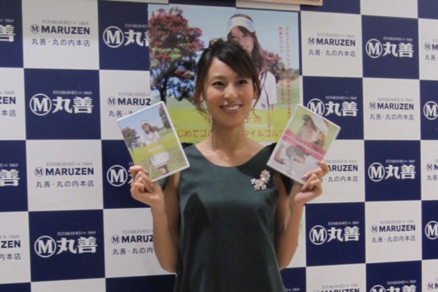 カリスマモデル小泉里子のゴルフdvd発売記念サイン会ギアニュース Gdo ゴルフダイジェスト オンライン