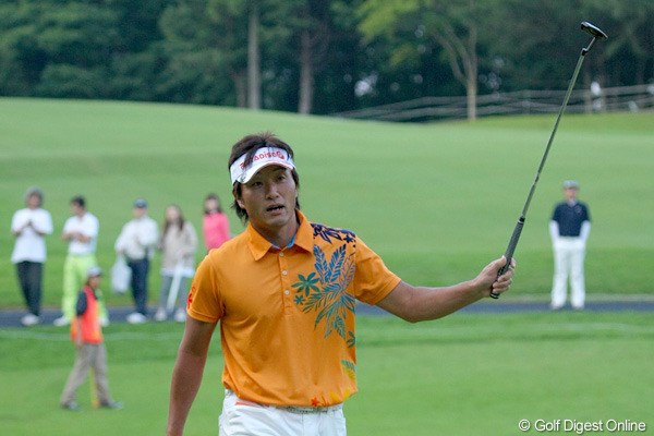 2010年 日本ゴルフツアー選手権シティバンクカップ宍戸ヒルズ 3日目 宮本勝昌 12番でバーディを奪った宮本勝昌。続く13番も連続バーディとし通算8アンダーまでスコアを伸ばした