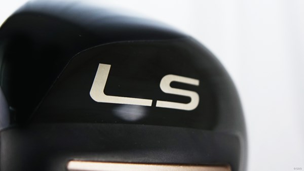 プロギア LS ドライバーを筒康博が試打「『LS』の認知拡大が急務」 ソールにはブランドロゴ『LS』がイメージカラーの金色で大きく輝く