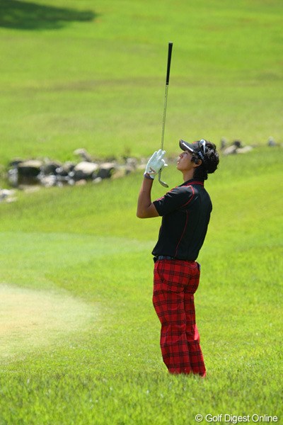 2010年 日本ゴルフツアー選手権 シティバンク カップ 宍戸ヒルズ 最終日 石川遼 連続チップインを狙った3番パー3。惜しくもカップをすり抜け悔しがる