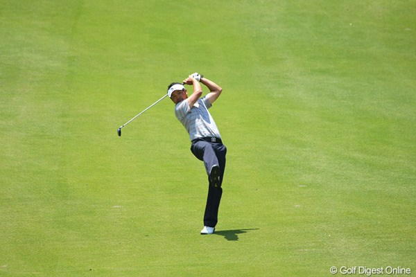 2010年 日本ゴルフツアー選手権 シティバンク カップ 宍戸ヒルズ 最終日 手嶋多一 こんな遊びみたいなフィニッシュでも、まっすぐ飛ばすのだからさすがプロです。