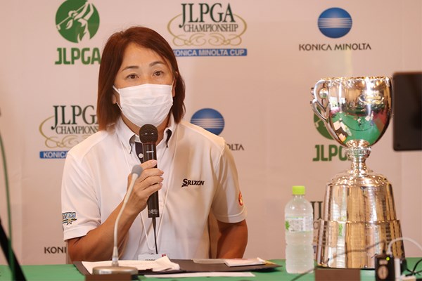 2021年 日本女子プロゴルフ選手権大会コニカミノルタ杯  事前 山崎千佳代 コースセッティングの意図を説明する山崎千佳代（Atsushi Tomura Getty Images)