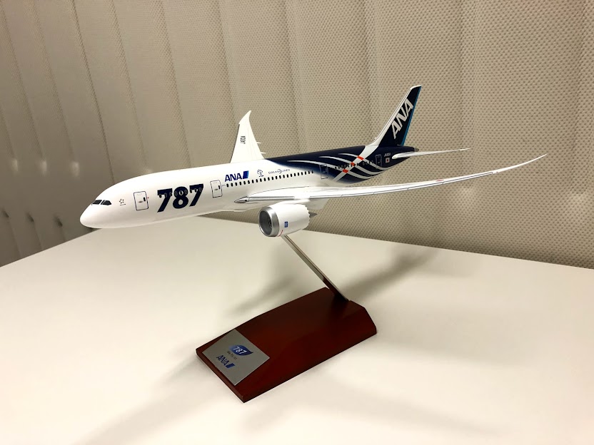 非売品のB787 特別塗装モデルプレーンも返礼品の1つ（大会提供） ANA