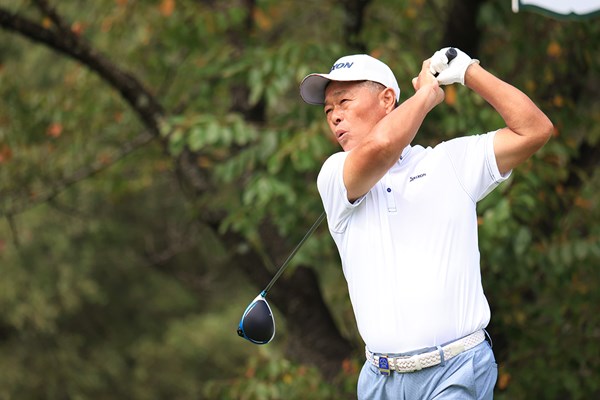 65歳の伊藤正己はエージシュート達成で首位（提供：日本ゴルフ協会）