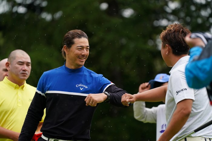 しめは肘タッチ 2021年 ANAオープンゴルフトーナメント 3日目 石川遼