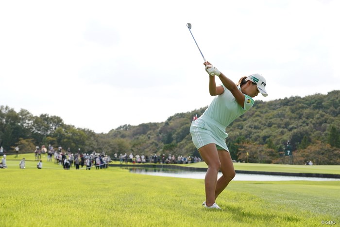 ラフからのバックショット、ボールが見えんです 2021年 日本女子オープンゴルフ選手権 初日 渋野日向子