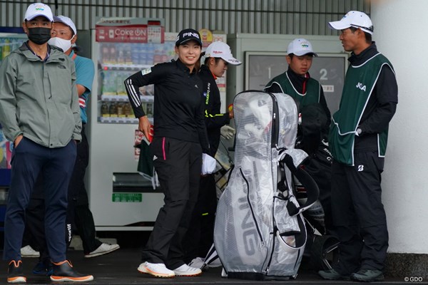 2021年 日本女子オープンゴルフ選手権 2日目 渋野日向子 スタートに向けて準備を進めていたが…