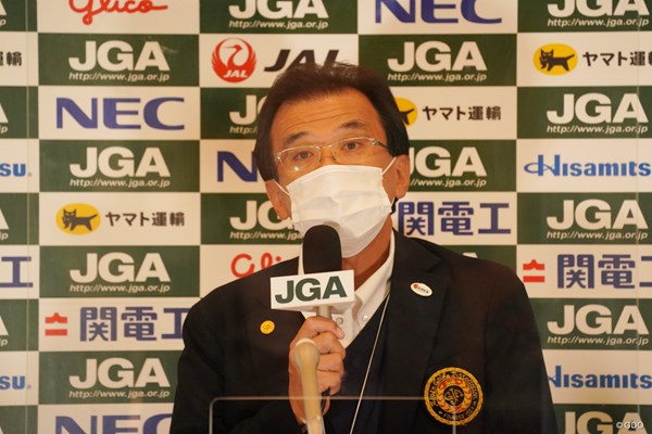 2021年 日本女子オープンゴルフ選手権 2日目 山中博史 説明する日本ゴルフ協会の山中博史専務理事
