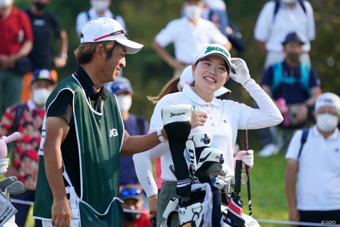 やっとサングラスをはずし笑顔が見れた 2021年 日本女子オープンゴルフ選手権 最終日 勝みなみ