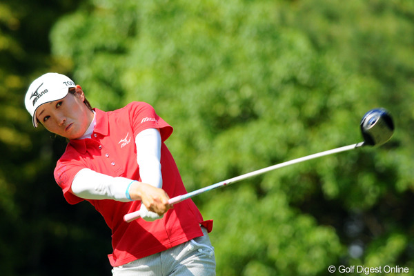 ダボにもめげず、飯島が首位浮上！諸見里は5位【国内女子ツアー LPGA