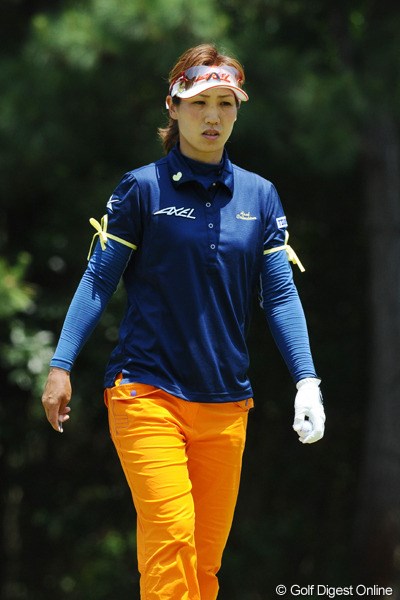 2010年 サントリーレディスオープンゴルフトーナメント 3日目 村田理恵 久々に上位に顔を出しました。両腕のリボンが気になって仕方なかったんやけど、聞くチャンスがありまへんでした。19位T
